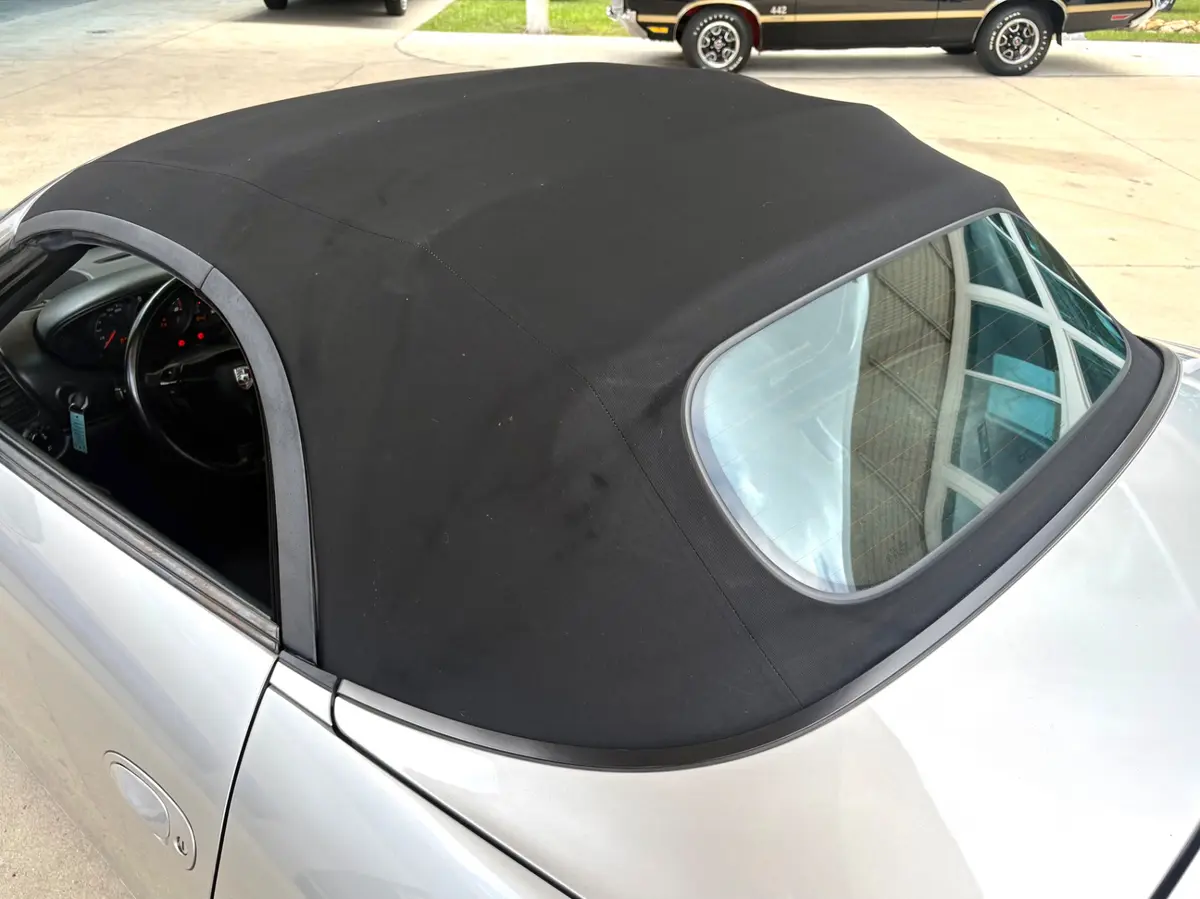 Vehicle photo 25