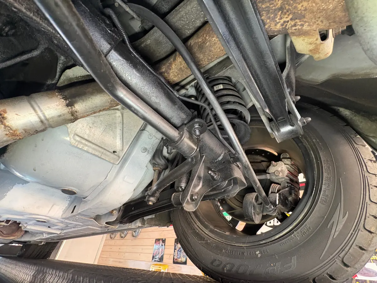 Vehicle photo 34