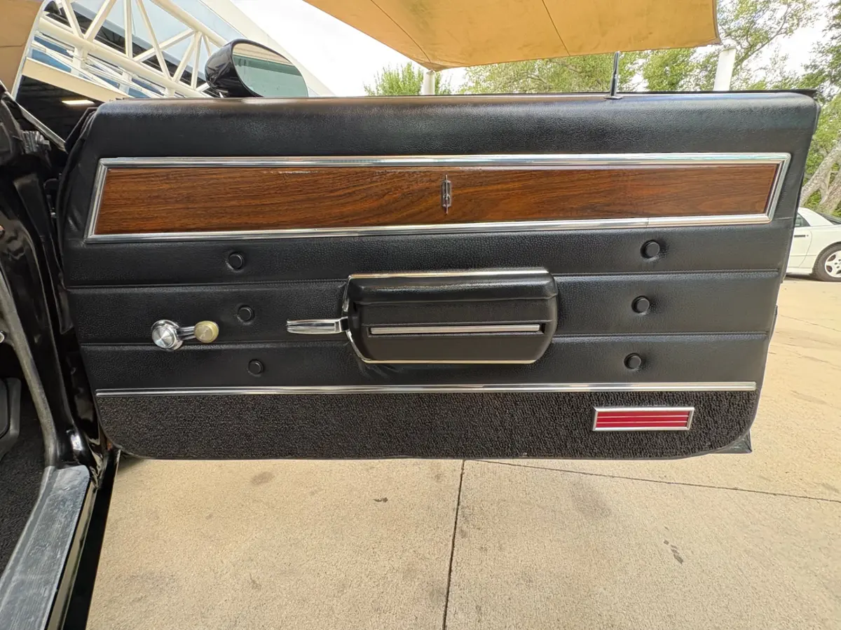 Vehicle photo 44