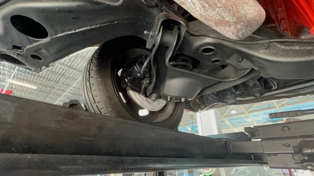 Vehicle photo 52