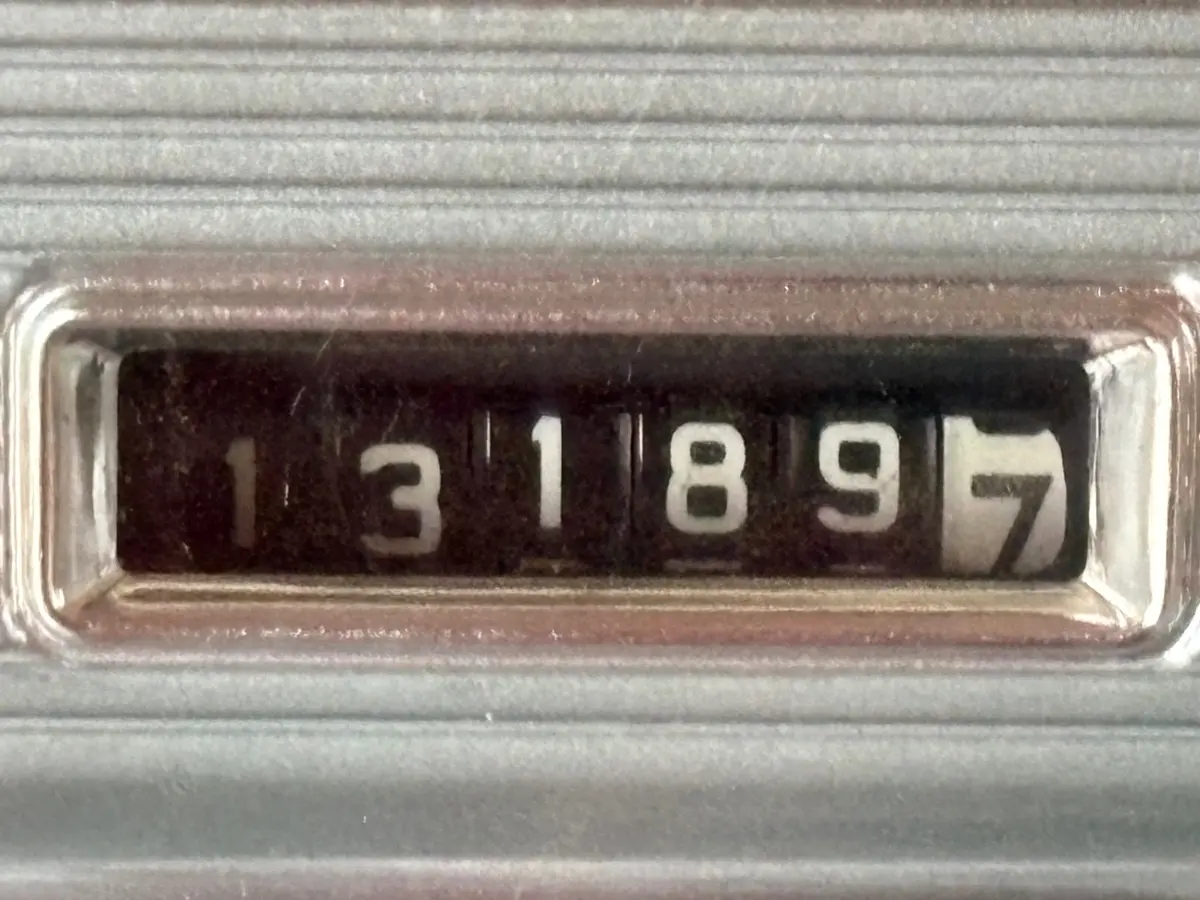 Vehicle photo 23