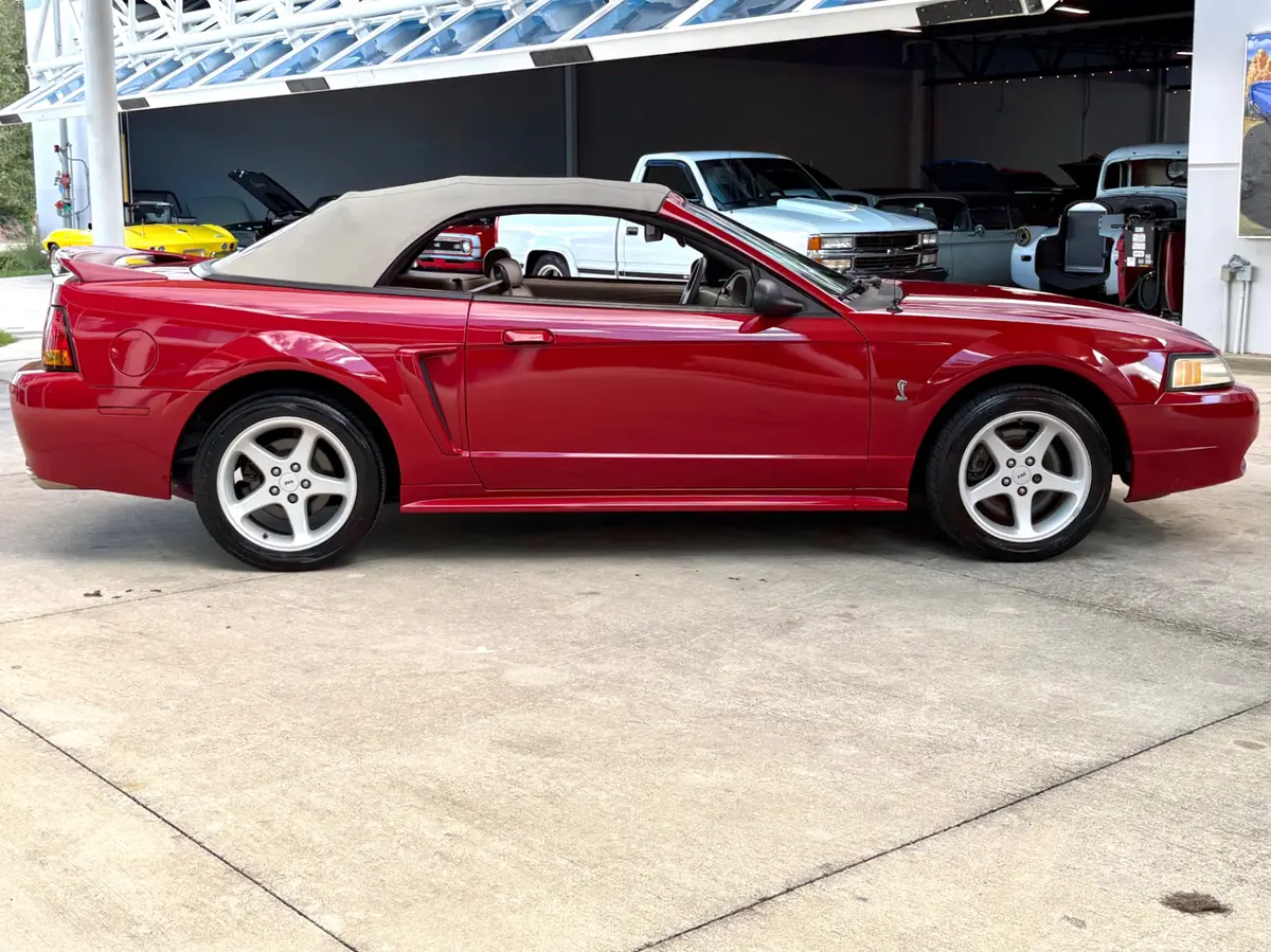 Vehicle photo 21