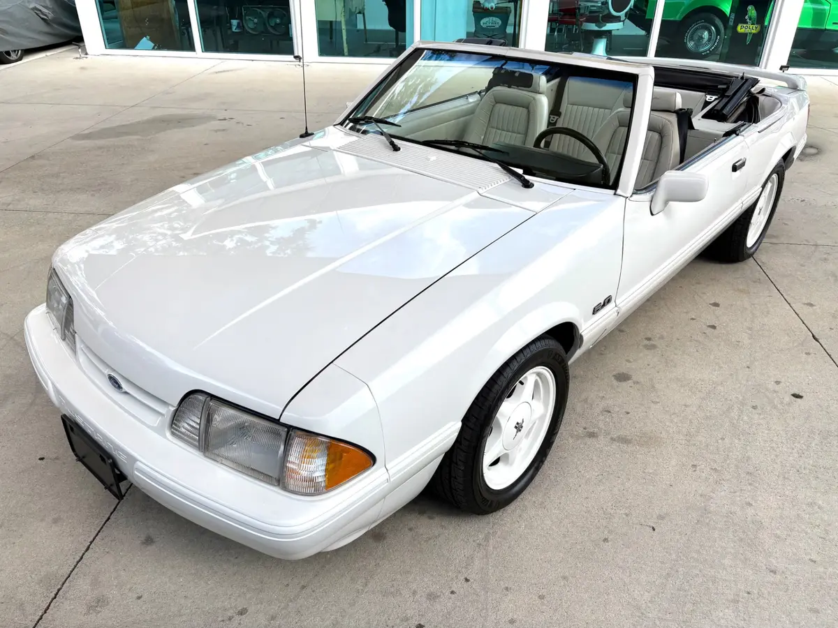 Vehicle photo 21