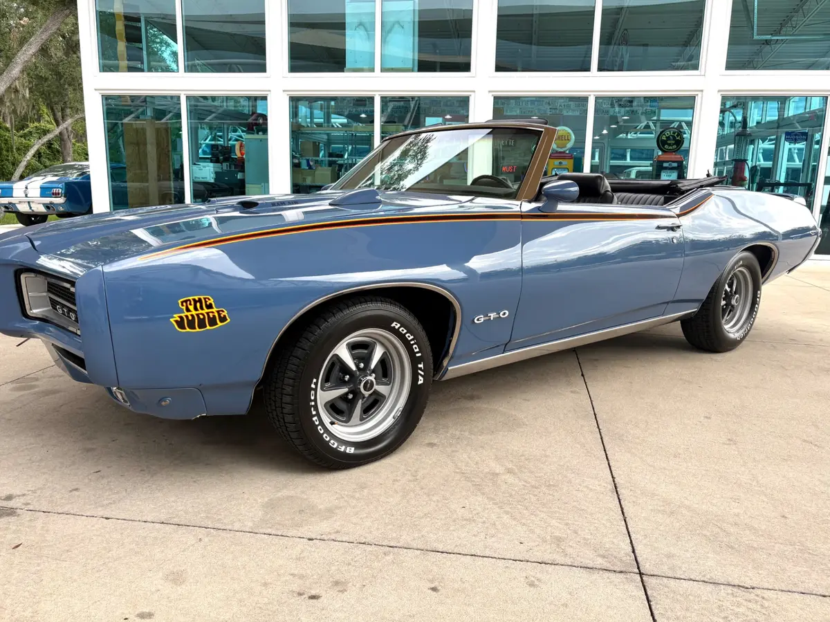 Vehicle photo 12