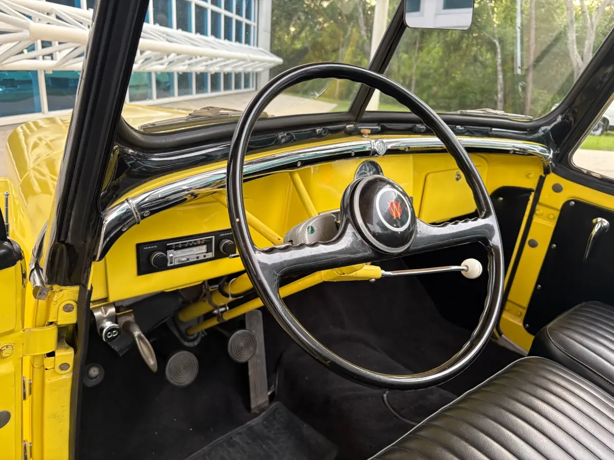 Vehicle photo 34