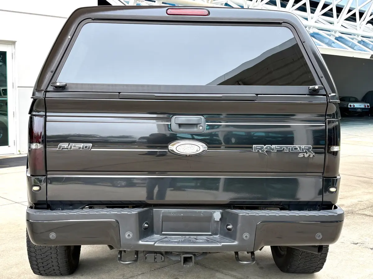 Vehicle photo 7