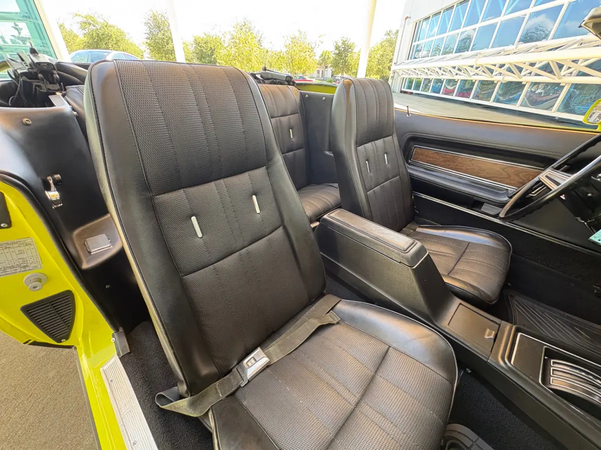 Vehicle photo 47