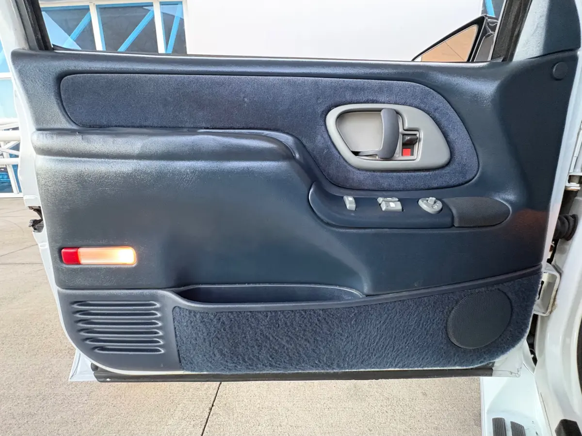 Vehicle photo 31