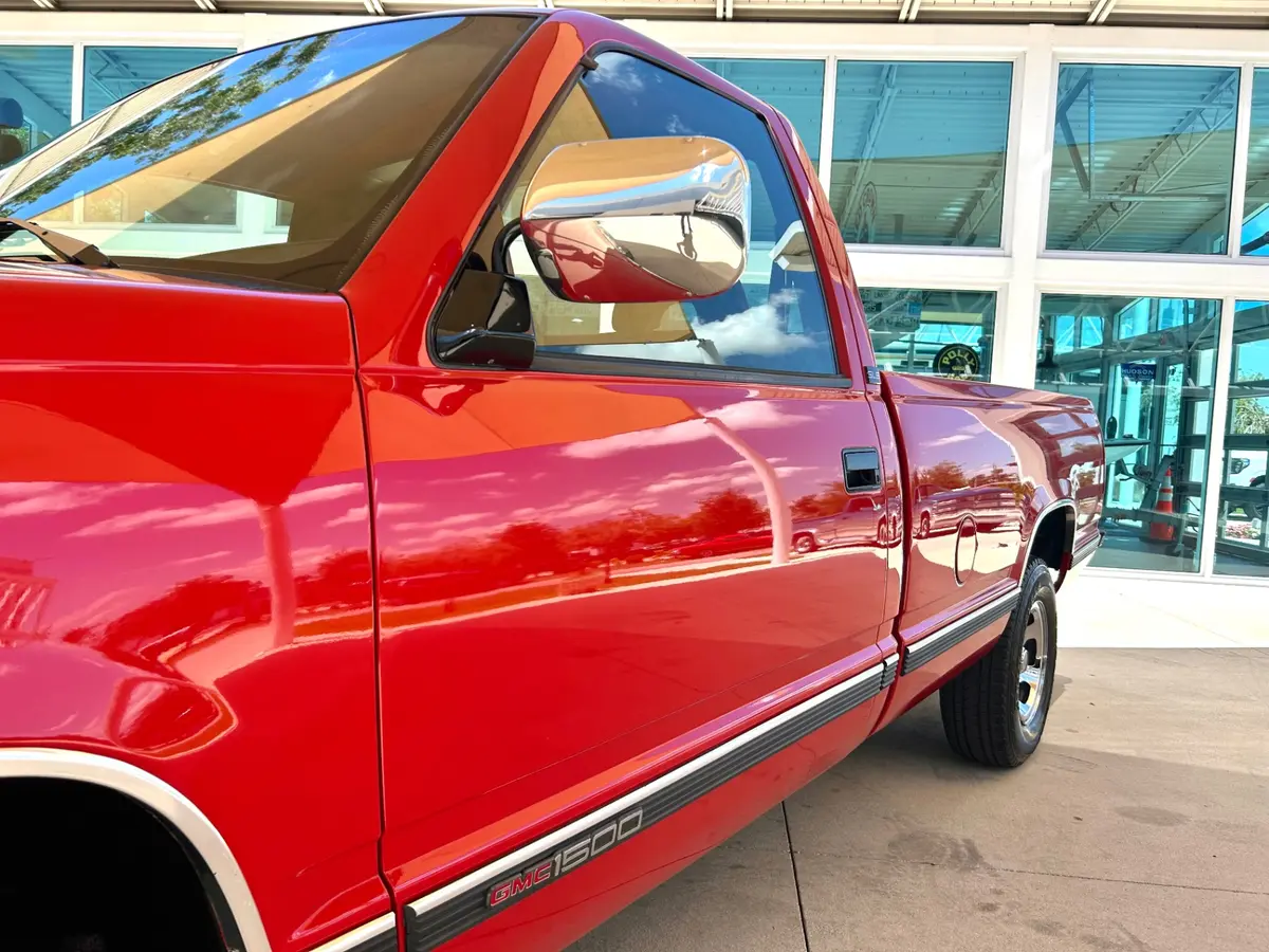 Vehicle photo 12