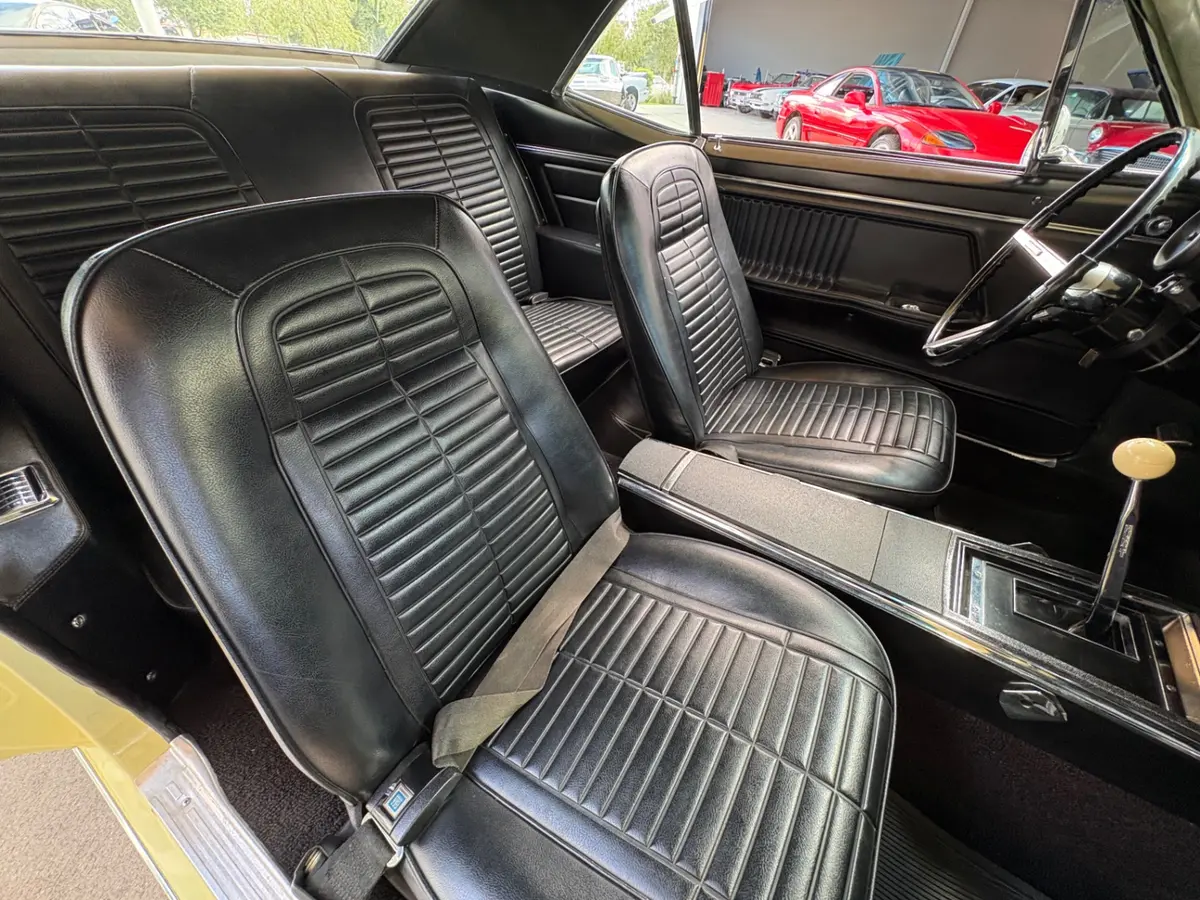 Vehicle photo 41