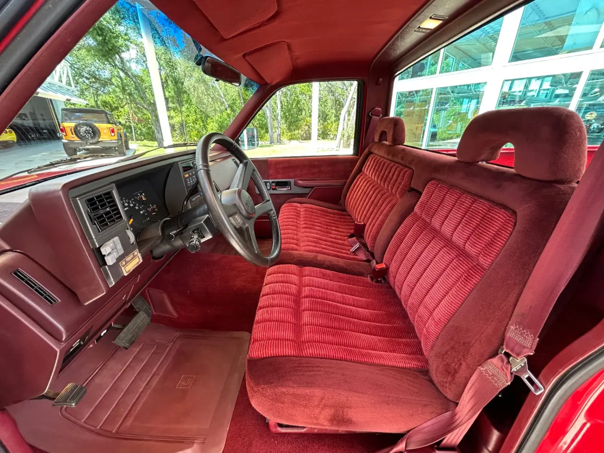 Vehicle photo 31