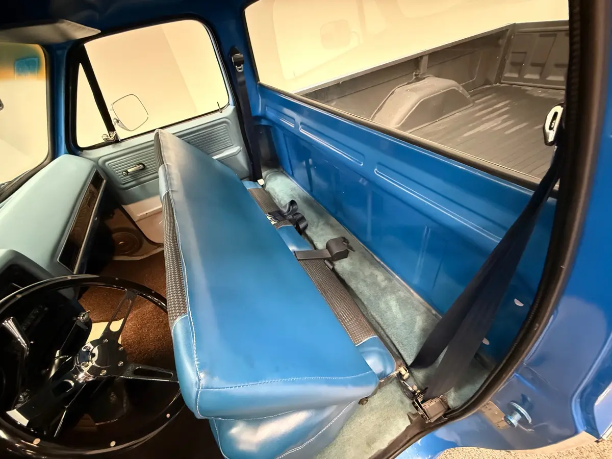 Vehicle photo 27