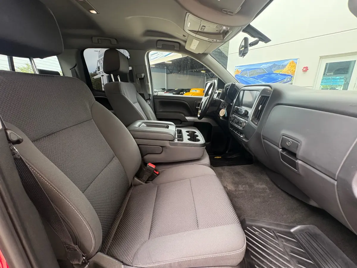 Vehicle photo 45