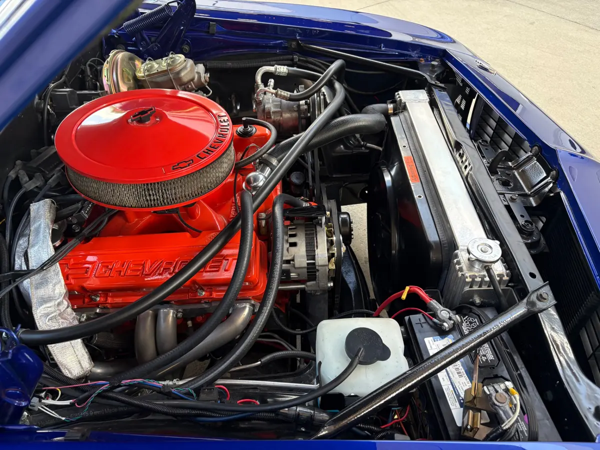 Vehicle photo 25