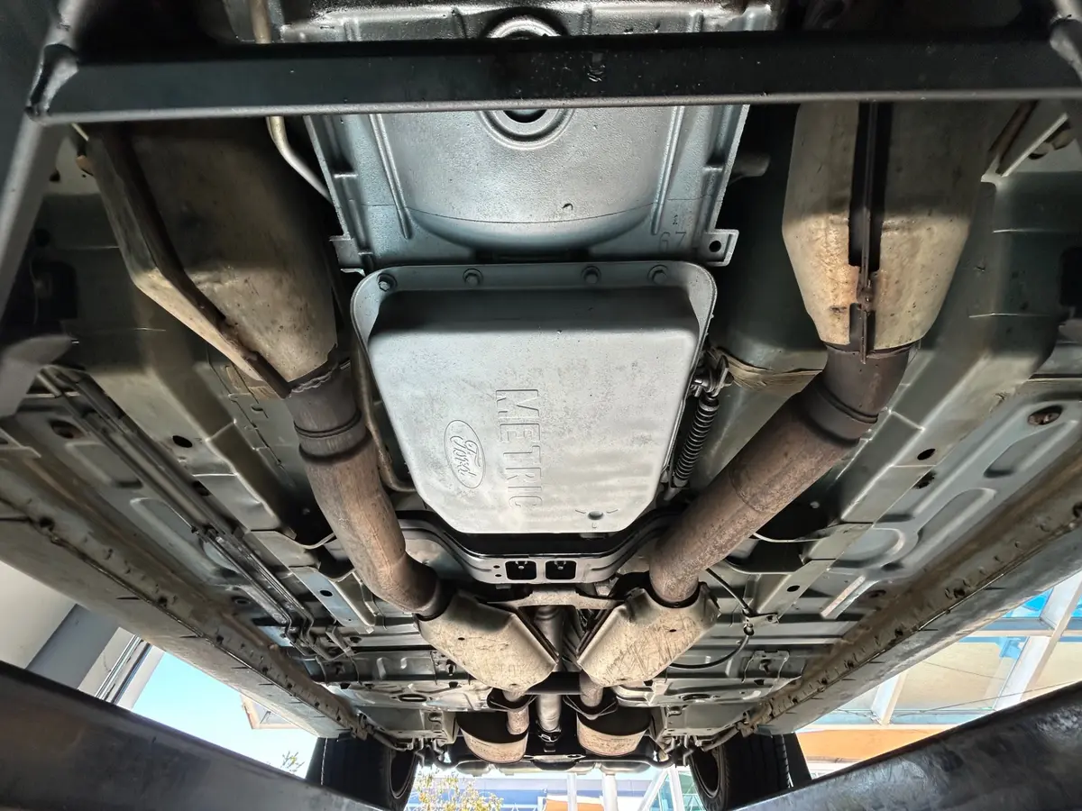 Vehicle photo 38