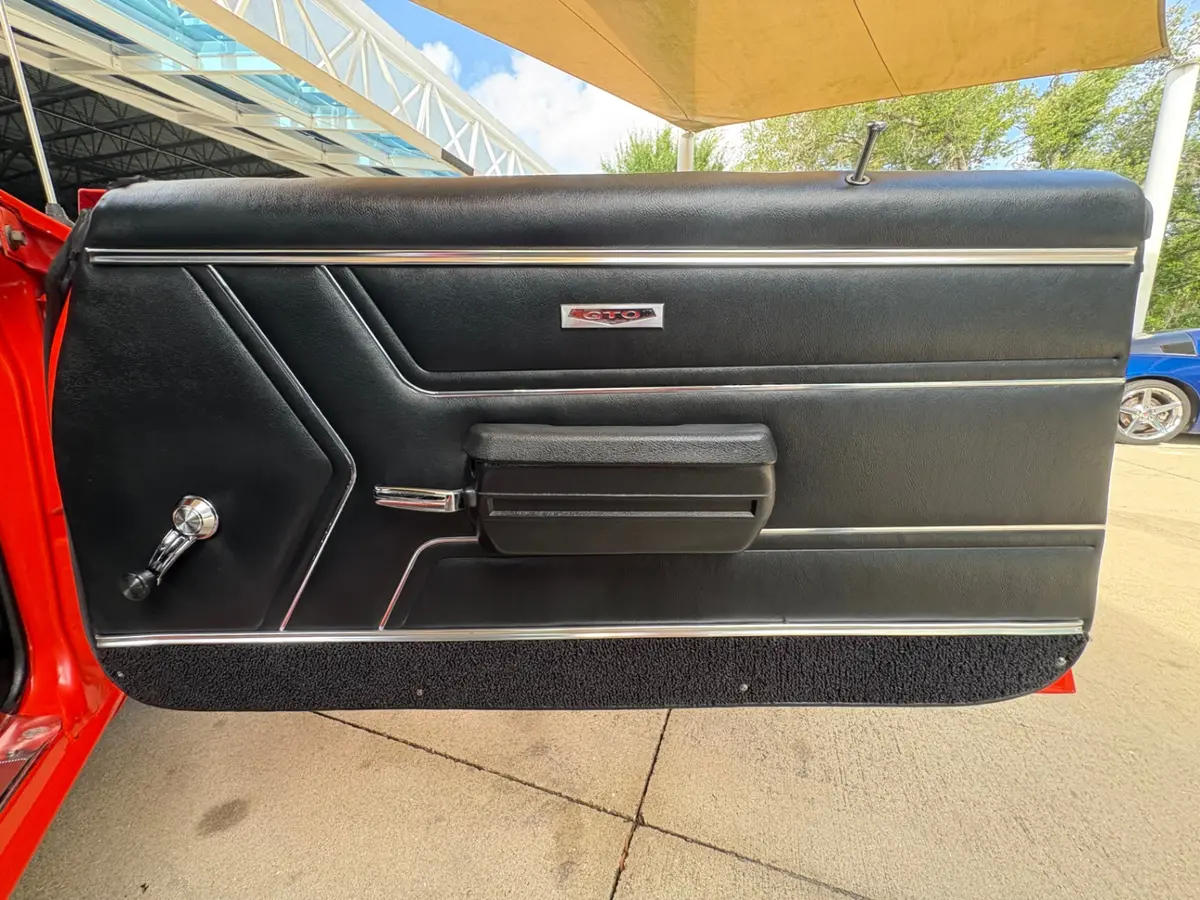 Vehicle photo 43
