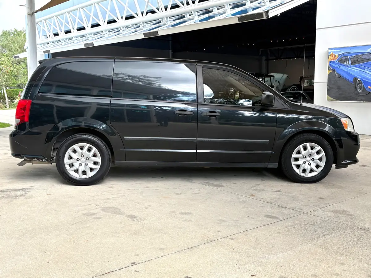 Vehicle photo 5