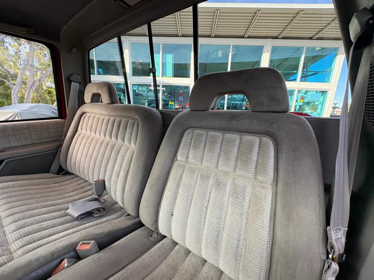 Vehicle photo 33