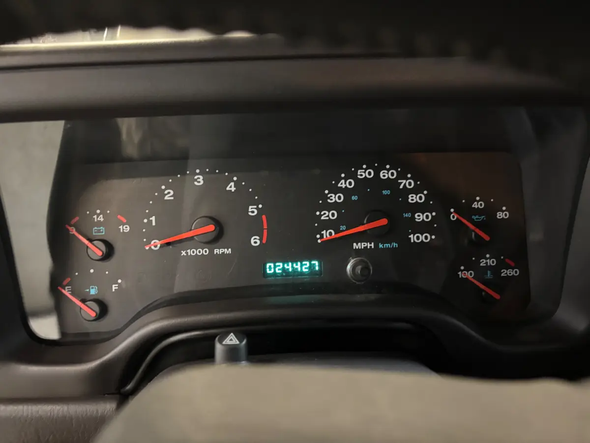 Vehicle photo 23