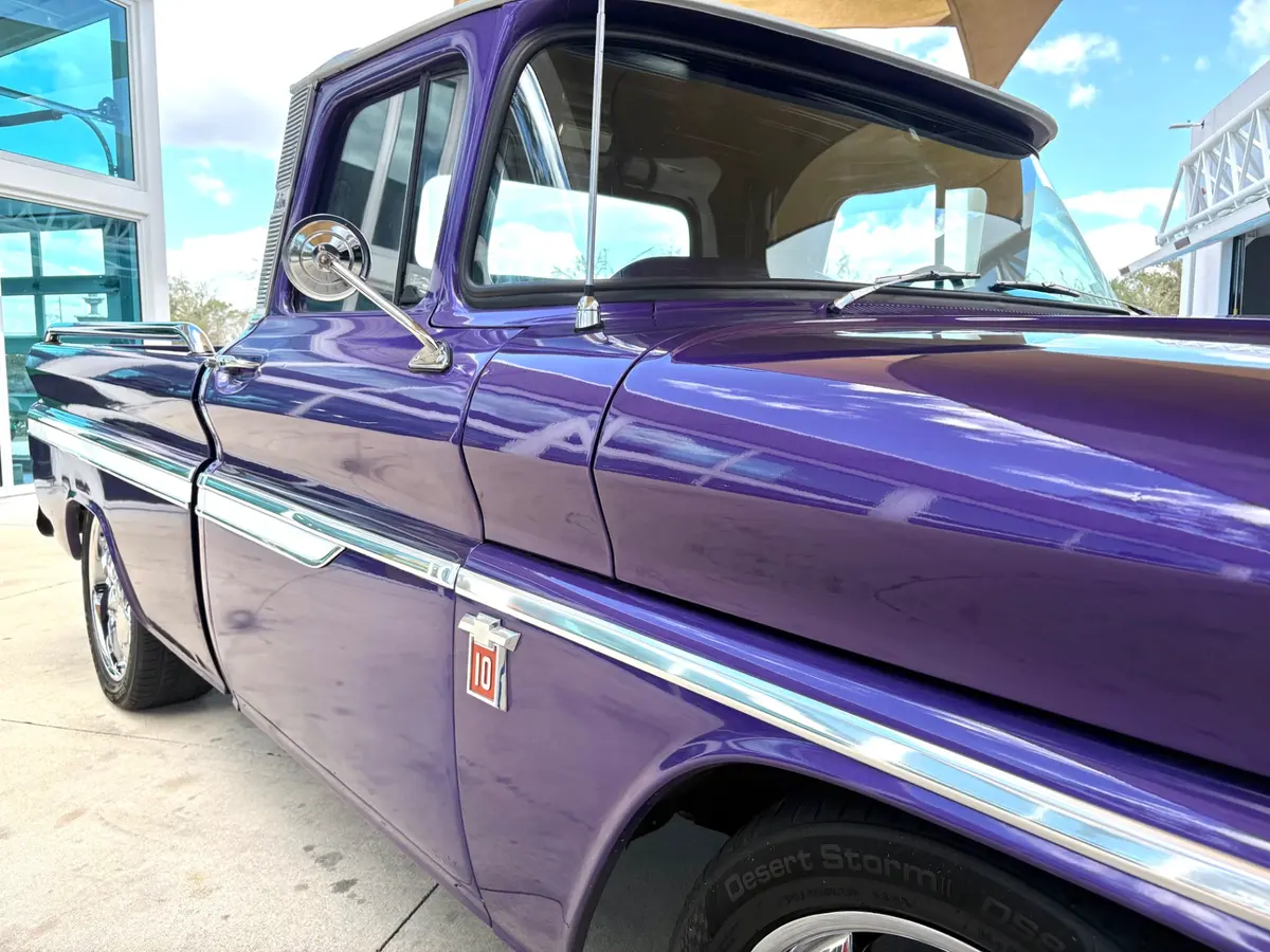 Vehicle photo 18