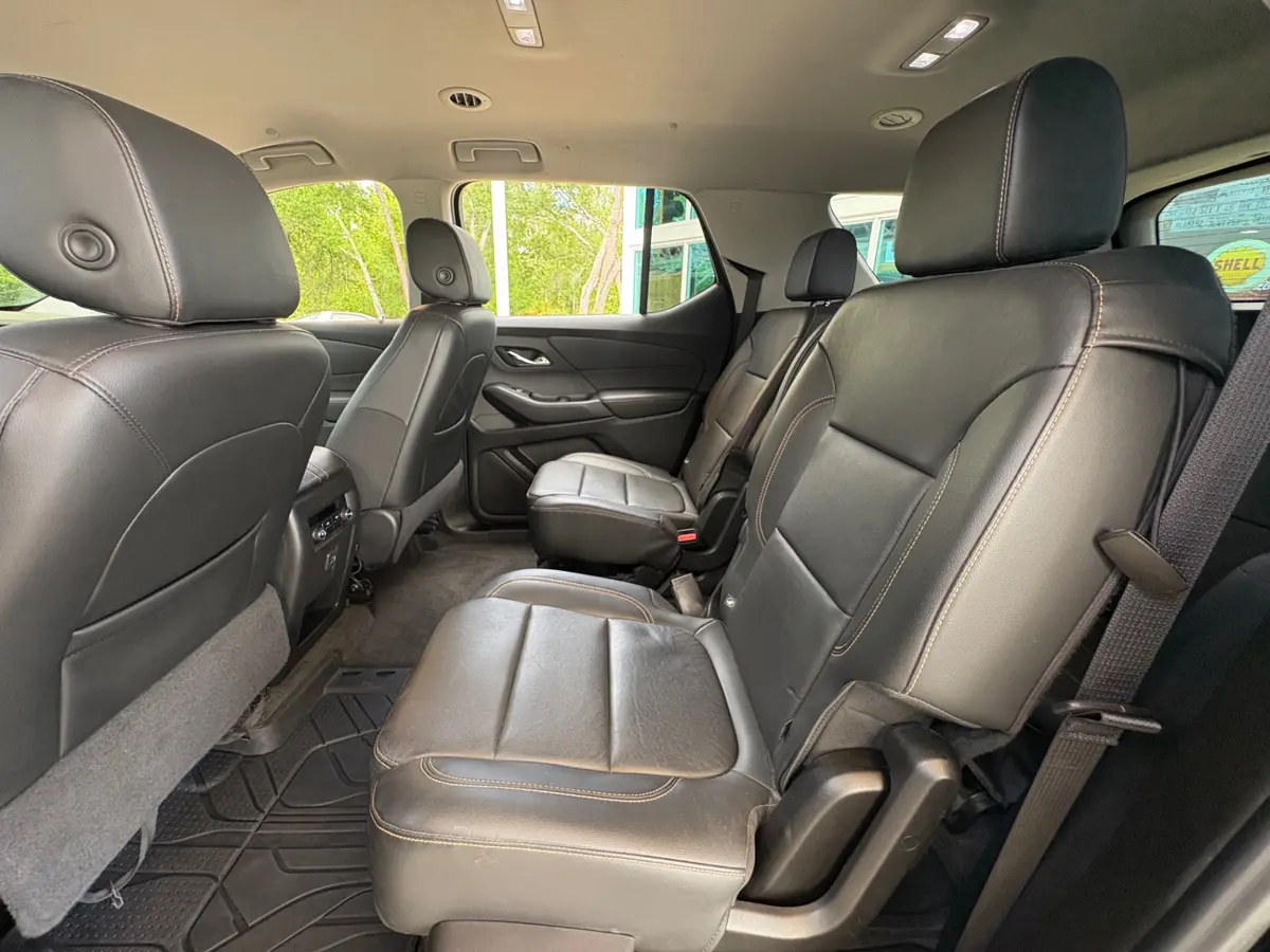 Vehicle photo 36