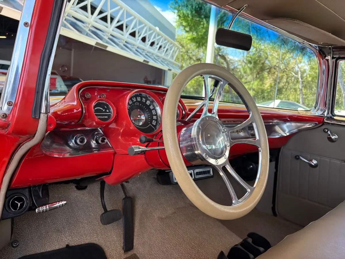 Vehicle photo 30