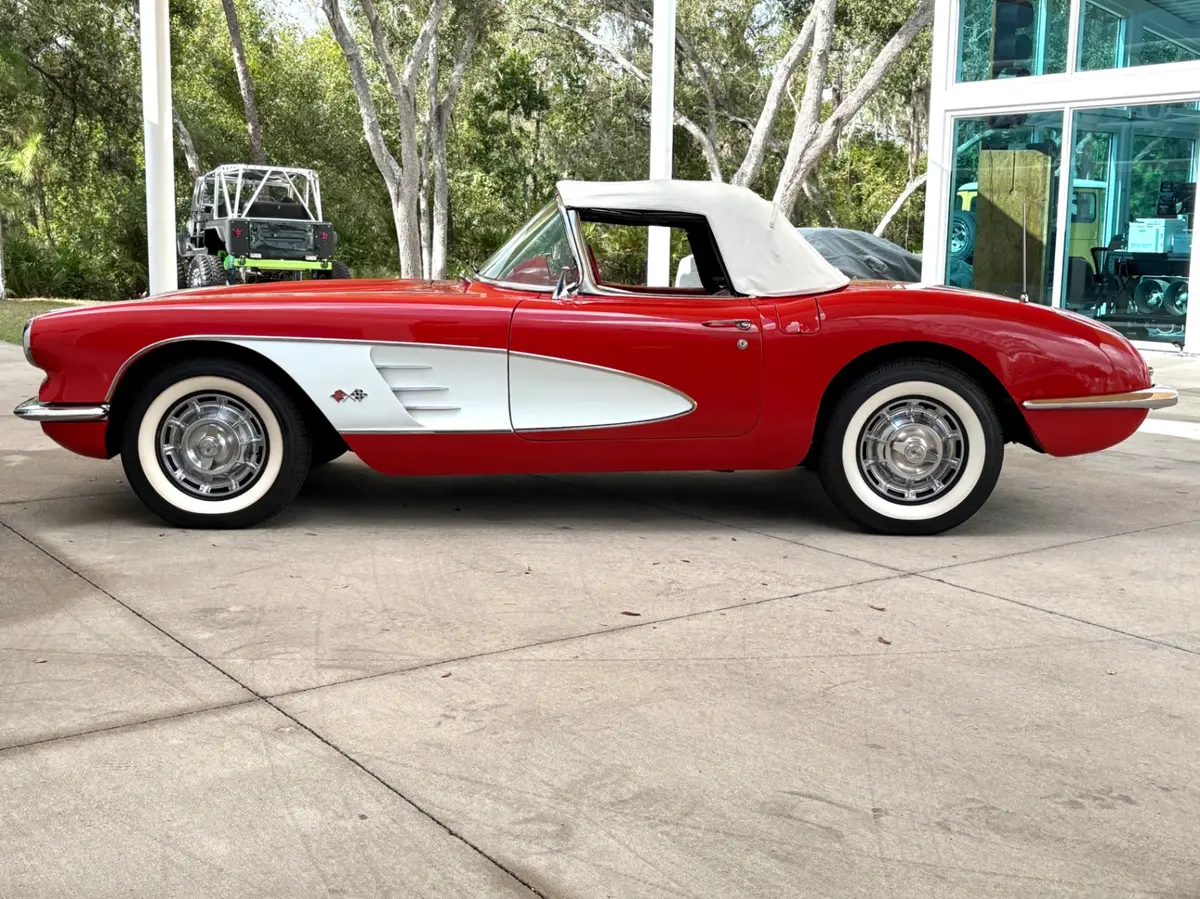 Vehicle photo 25