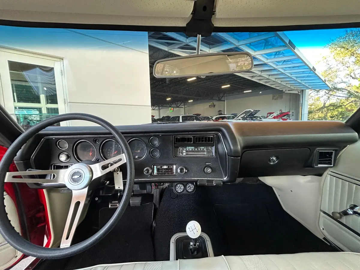 Vehicle photo 34