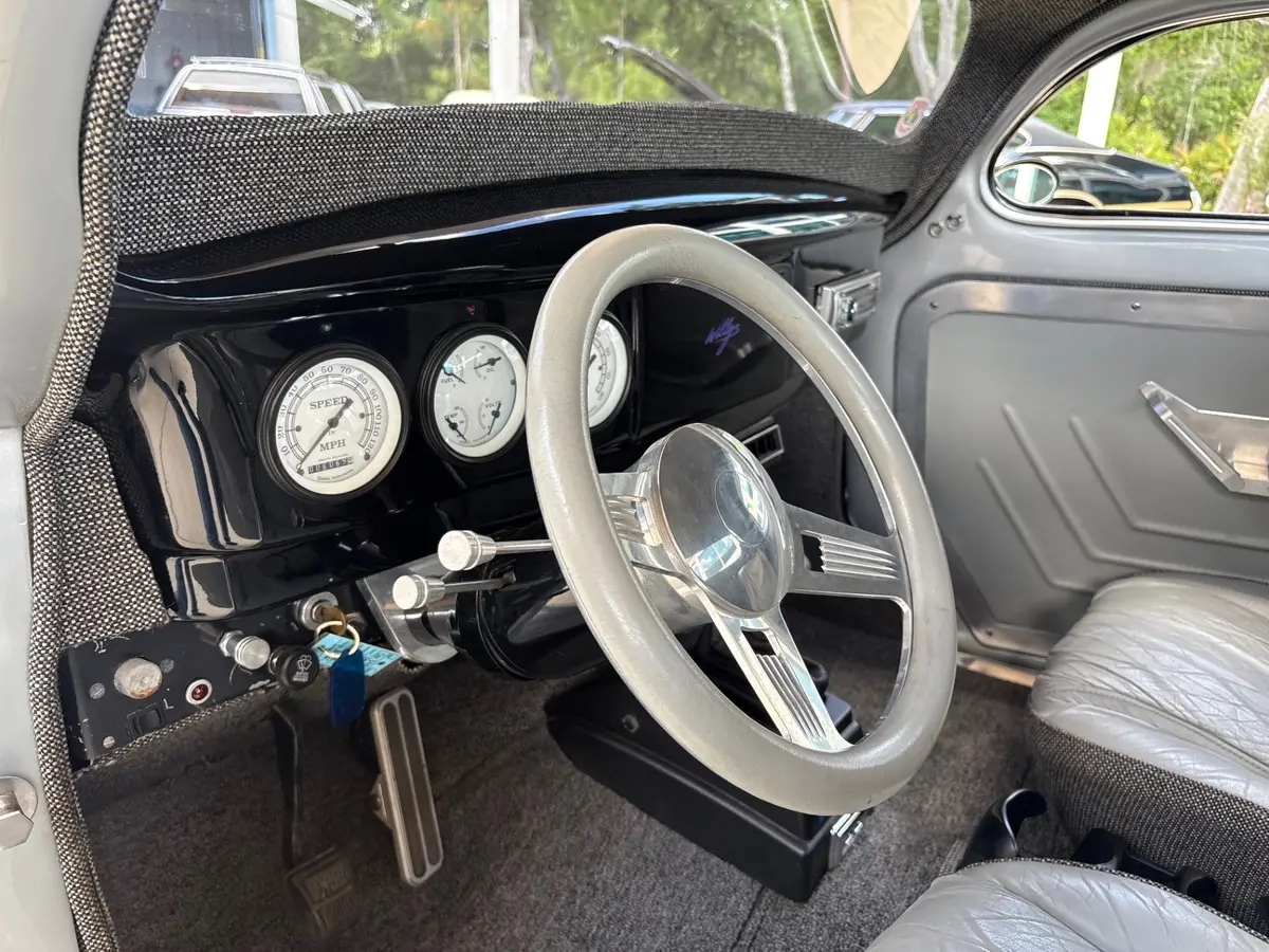Vehicle photo 31