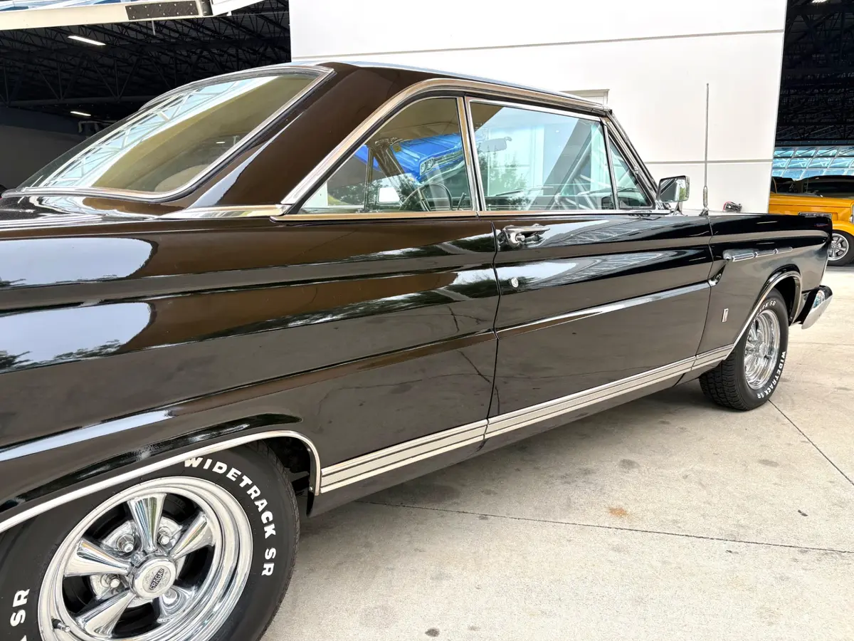 Vehicle photo 18