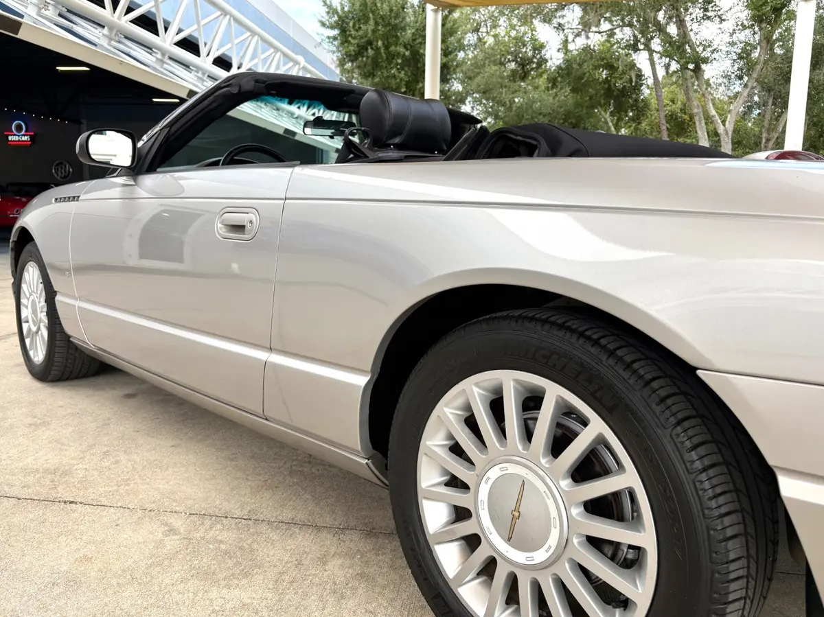 Vehicle photo 14