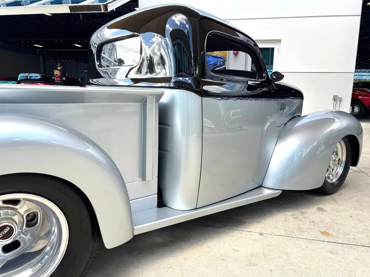 Vehicle photo 17