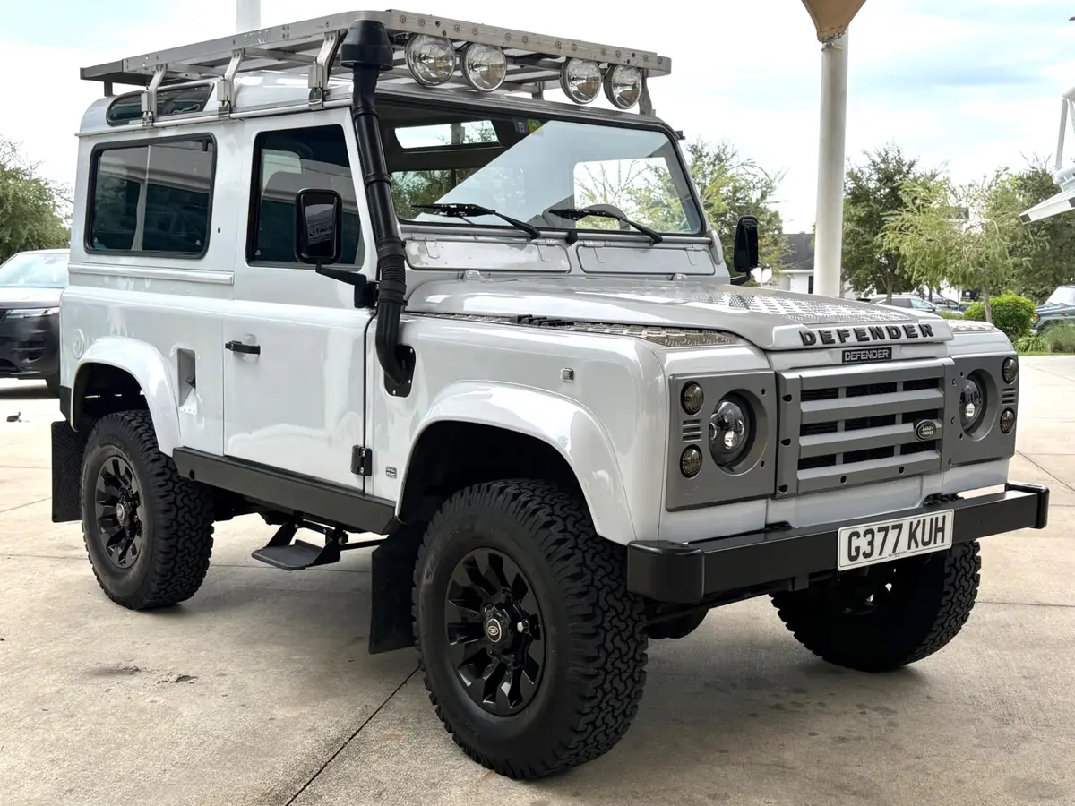 Vehicle photo 4