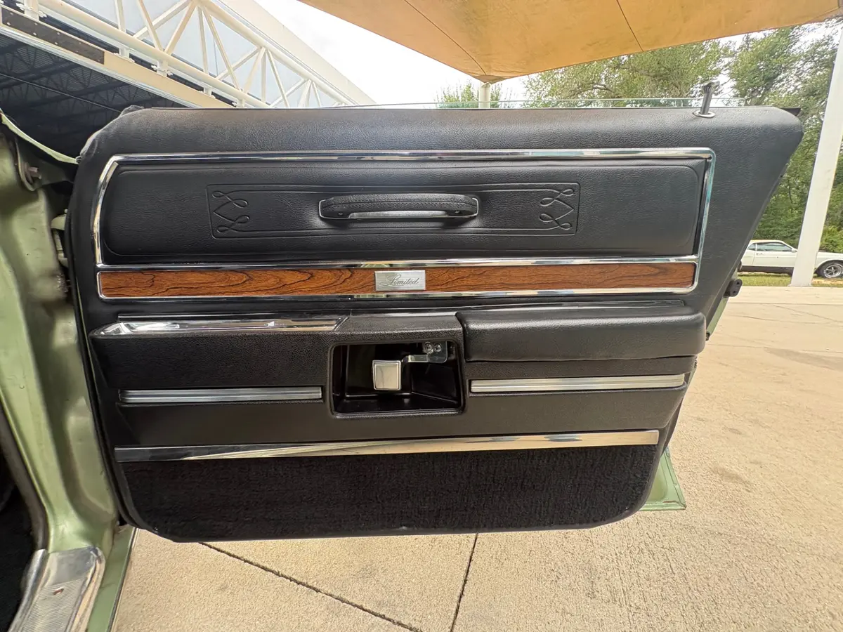 Vehicle photo 47