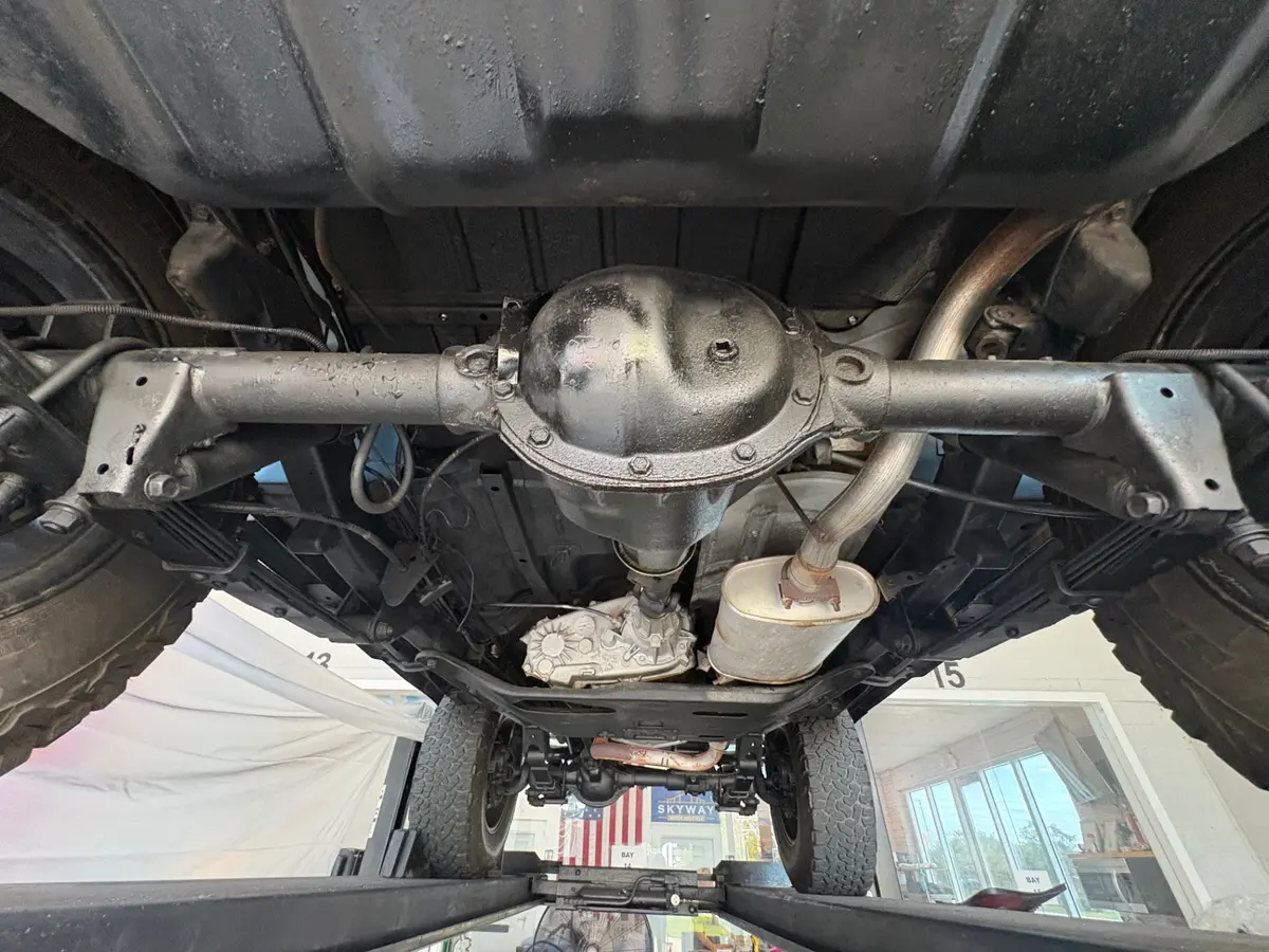 Vehicle photo 43