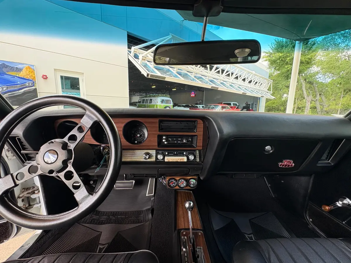 Vehicle photo 38