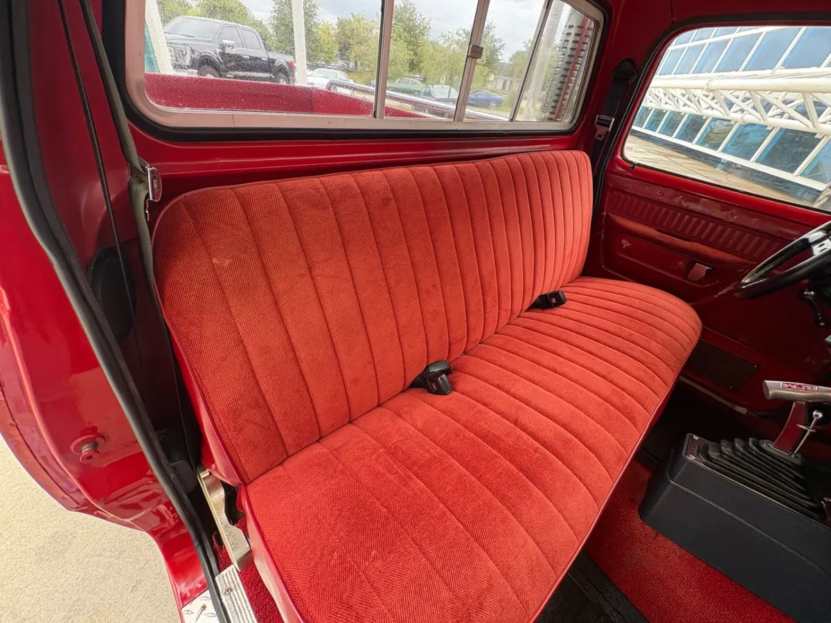 Vehicle photo 40