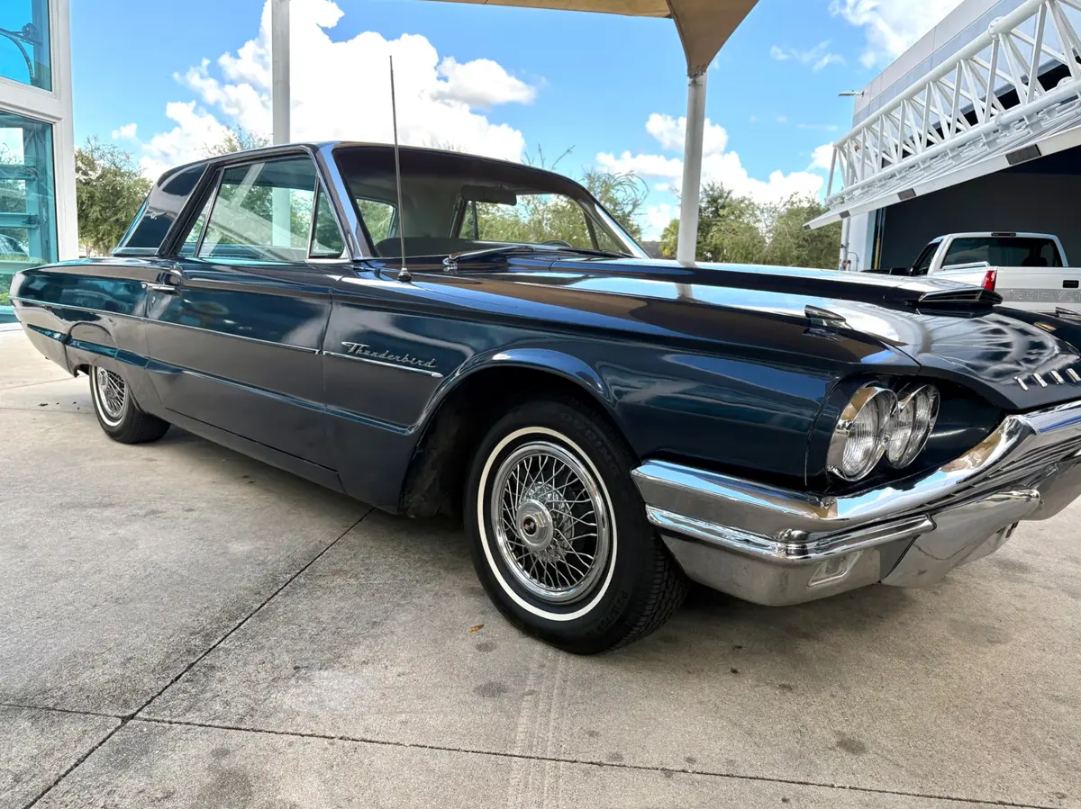 Vehicle photo 19