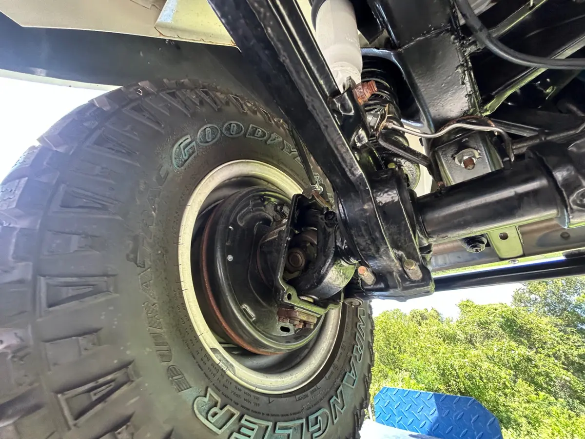Vehicle photo 45