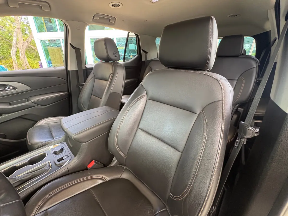 Vehicle photo 32