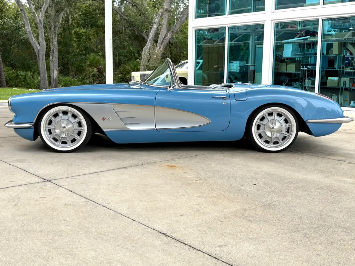 Vehicle photo 10