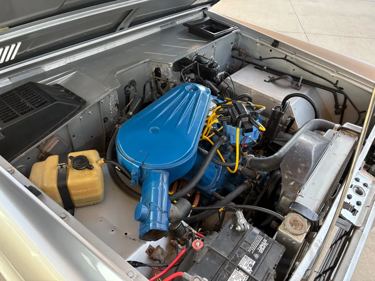 Vehicle photo 26