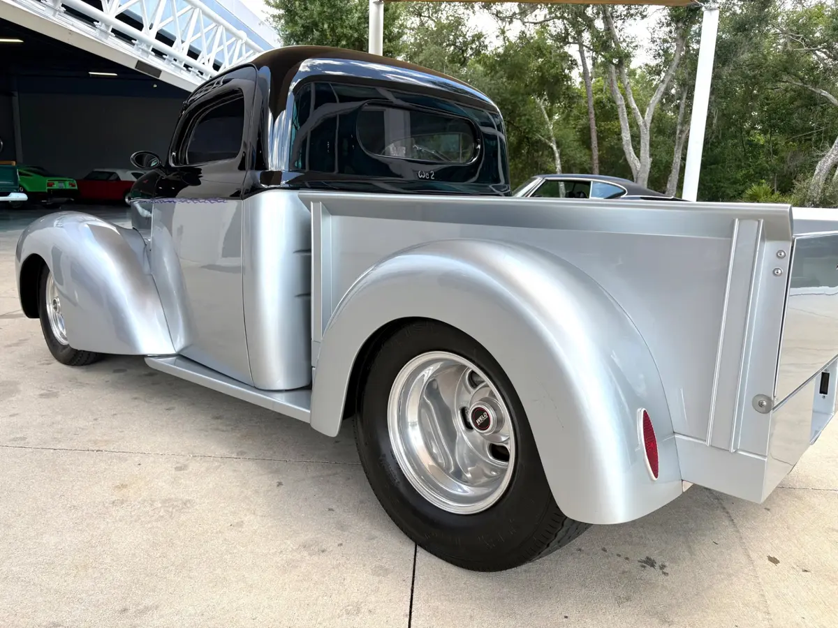 Vehicle photo 15