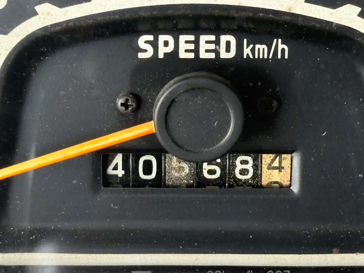 Vehicle photo 23