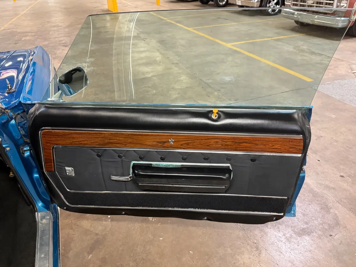 Vehicle photo 31