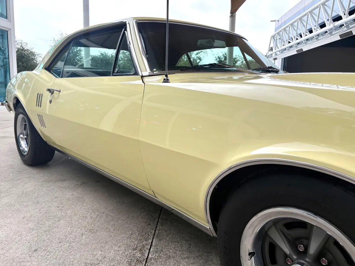 Vehicle photo 18