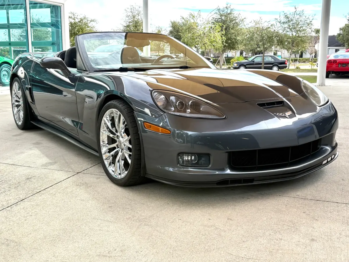 Vehicle photo 4