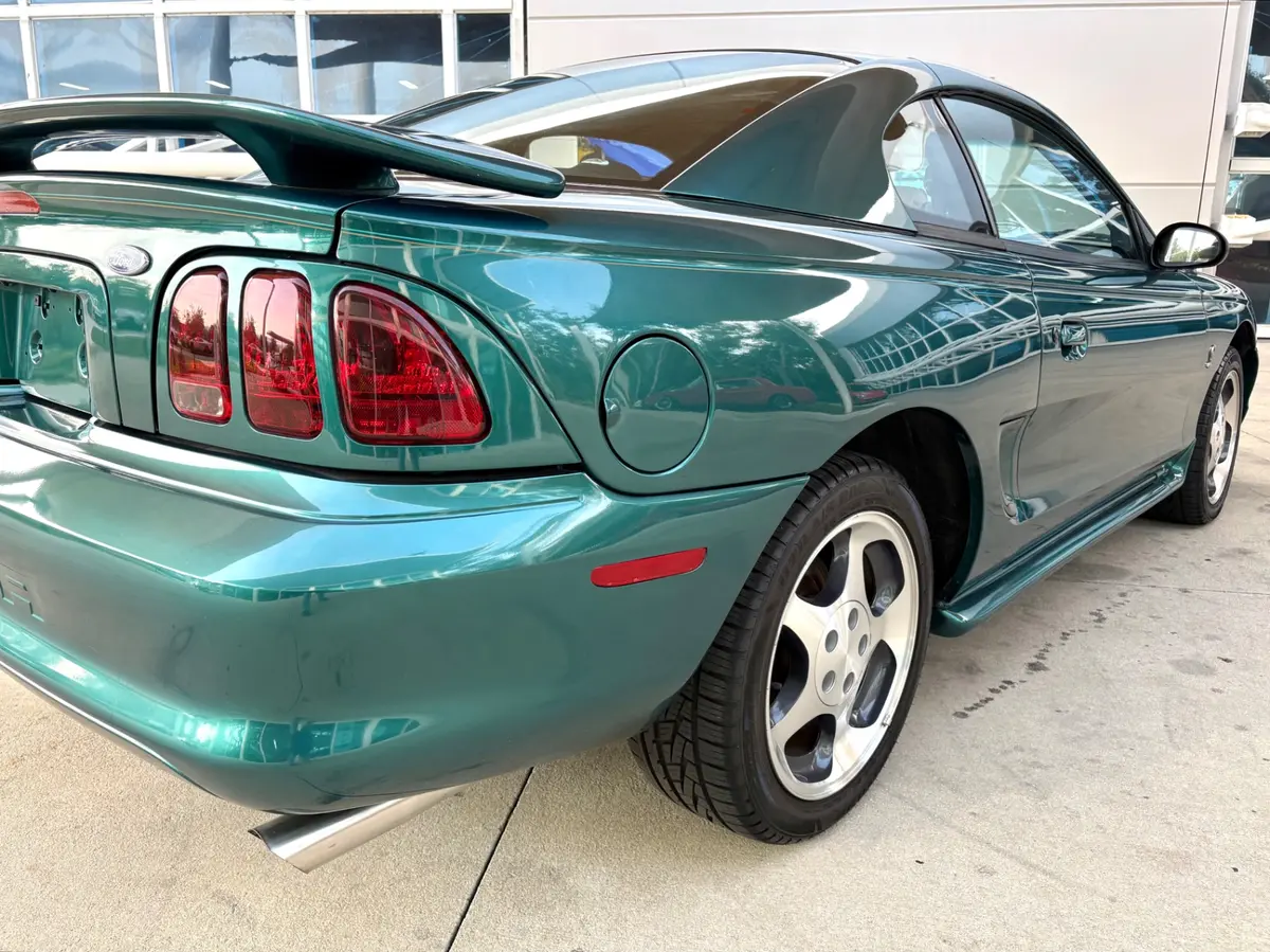 Vehicle photo 17