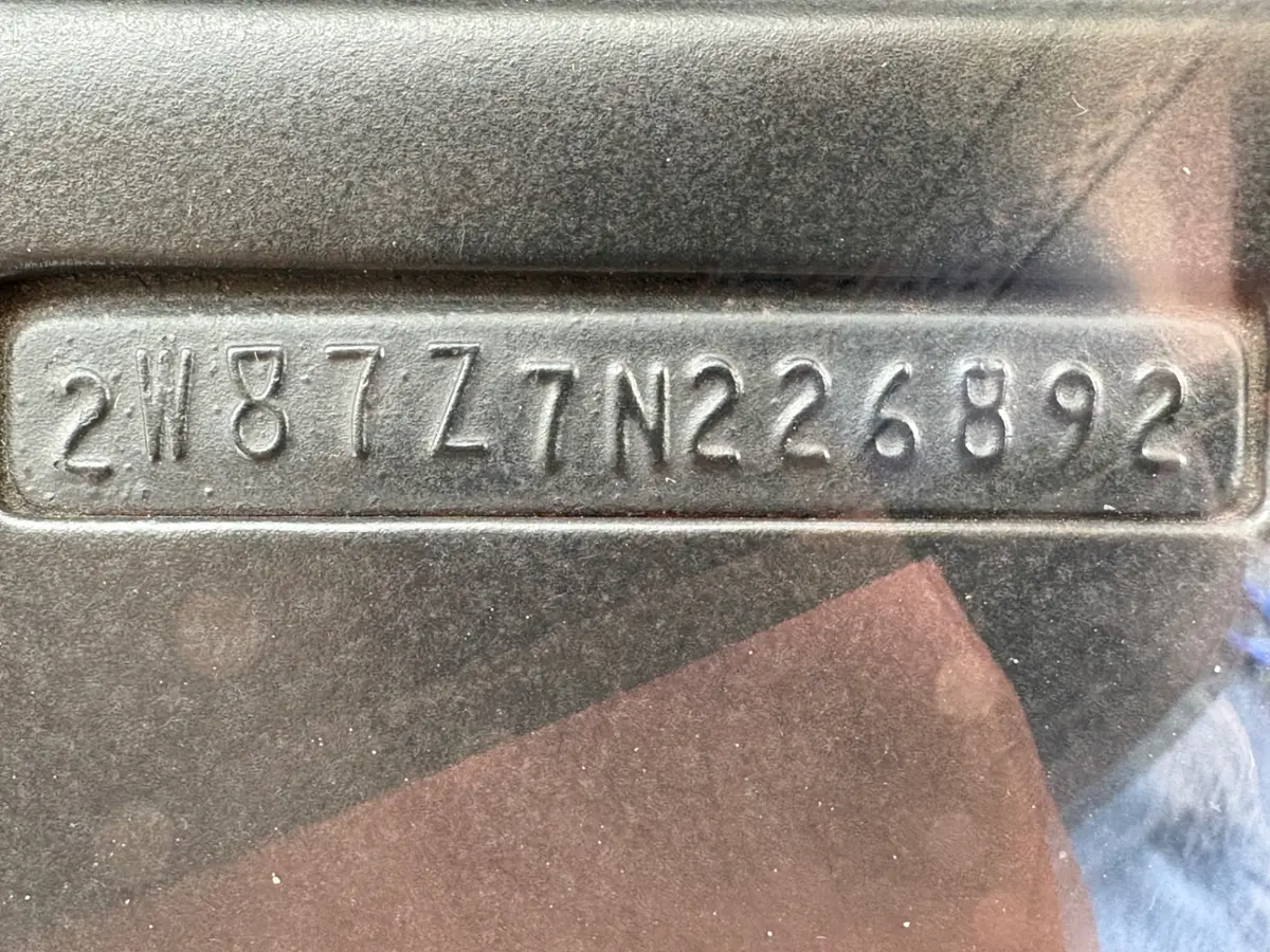 Vehicle photo 33