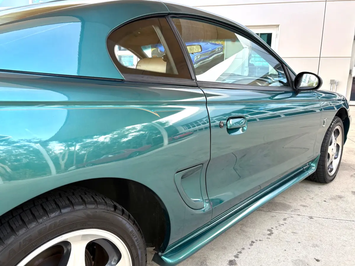 Vehicle photo 18